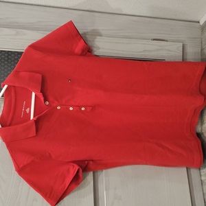 Tommy hill figure colored shirt